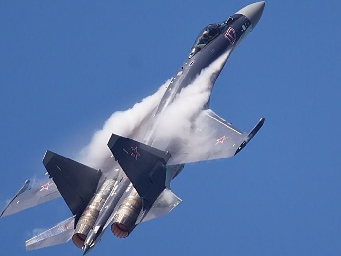 Máy bay chiến đấu đa năng Su-35 Nga