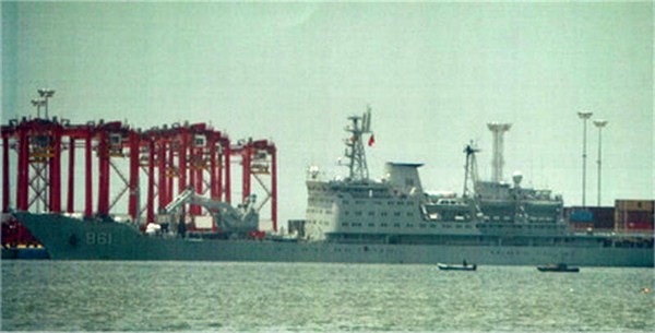 Hình ảnh này trên mạng sina Trung Quốc được cho là tàu chi viện tàu ngầm Trường Hưng Đảo xuất hiện ở Colombo, Sri Lanka vào tháng 9 năm 2014