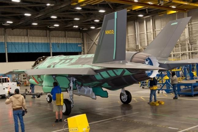 Công ty Marand Australia sản xuất đuôi thẳng đứng của máy bay chiến đấu F-35