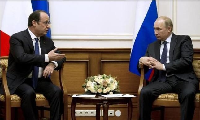 Ngày 6 tháng 12 năm 2014, Tổng thống Nga Vladimir Putin (phải) và Tổng thống Pháp Francois Hollande tổ chức hội