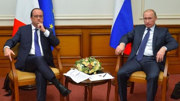 Ngày 6 tháng 12 năm 2014, Tổng thống Nga Vladimir Putin (phải) và Tổng thống Pháp Francois Hollande tổ chức hội đàm