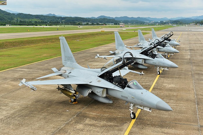 Không quân Philippines đã đặt mua 12 máy bay chiến đấu hạng nhẹ FA-50 của Hàn Quốc