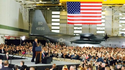 Tổng thống Mỹ Barack Obama thăm căn cứ không quân ở bang New Jersey