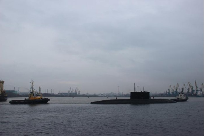 Tàu ngầm lớp Kilo thứ tư Nga chế tạo cho Việt Nam chạy thử trên biển (nguồn báo Phượng Hoàng, Hồng Kông)
