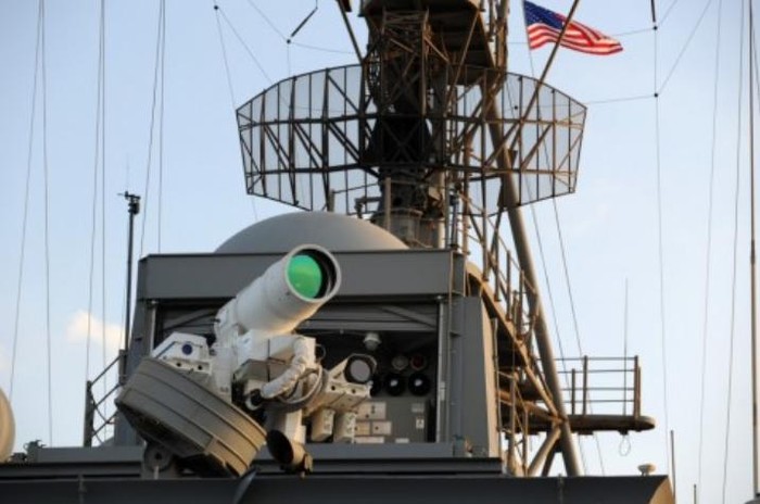 Vũ khí laser trên tàu chiến USS Ponce Mỹ