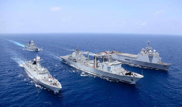 Biên đội hộ tống tốp thứ 16 Trung Quốc và biên đội 465 EU lần đầu tiên tổ chức diễn tập chống cướp biển