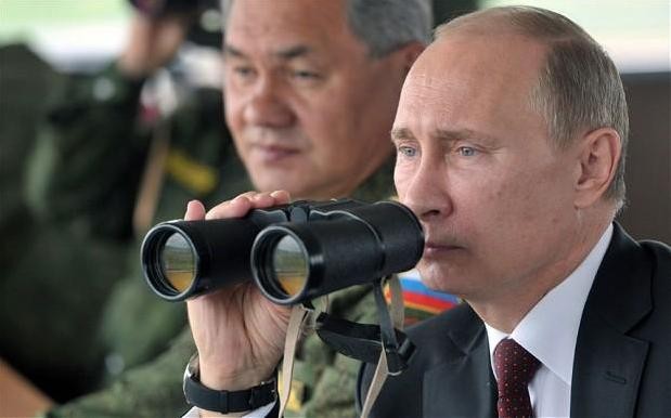 Tổng thống Nga Vladimir Putin thị sát một cuộc tập trận của Quân đội Nga