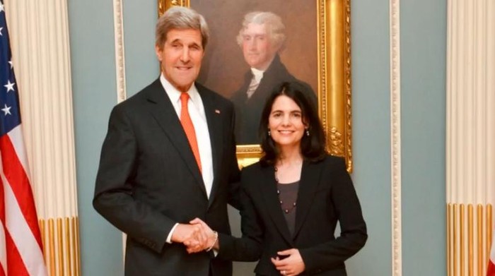 Đại sứ Mỹ tại ASEAN Nina Hachigian (phải) và Ngoại trưởng Mỹ John Kerry