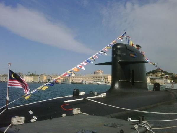 Hải quân Malaysia tiếp nhận tàu ngầm lớp Scorpene (nguồn mạng military.china.com)