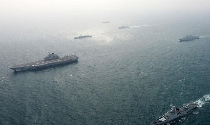 Tháng 12 năm 2013, biên đội tàu sân bay Liêu Ninh, Hải quân Trung Quốc thử nghiệm trên Biển Đông (ảnh tư liệu)