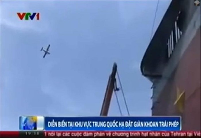 Vụ giàn khoan Hải Dương Thạch Du 981 năm 2014: Máy bay Y-12 Hải giám Trung Quốc lượn lờ đe dọa trên tàu Việt Nam (nguồn mạng sina Trung Quốc lấy của truyền hình VN VTV)