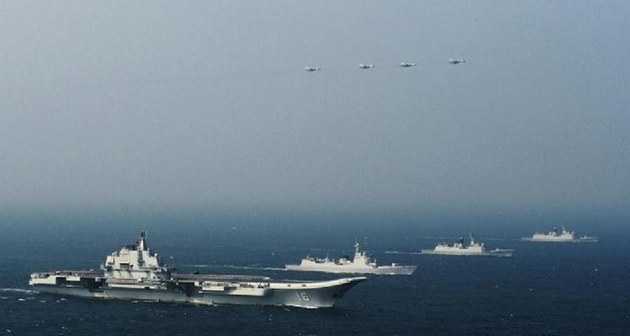 Ngày 23 tháng 12 năm 2013, biên đội tàu sân bay Liêu Ninh lần đầu tiên chạy theo biên đội ở Biển Đông