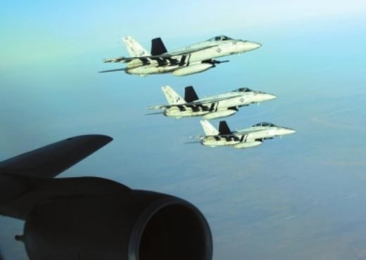 Máy bay Mỹ không kích IS (ảnh tư liệu)