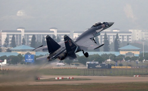 Máy bay chiến đấu Su-35 bay biểu diễn tại Trung Quốc