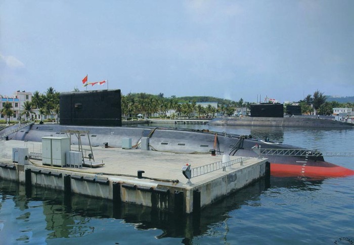 Cụm chiến đấu tàu ngầm lớp Kilo và Type 039G tại quân cảng Trung Quốc