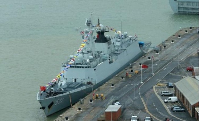 Tàu hộ vệ tên lửa Vận Thành số hiệu 571. Hạm đội Nam Hải, Hải quân Trung Quốc tại quân cảng Anh