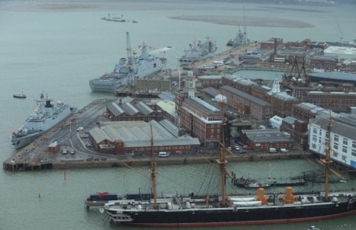 Tàu chiến biên đội hộ tống tốp thứ 18 Hải quân Trung Quốc tại quân cảng Anh