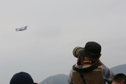 Máy bay vận tải hạng nặng Y-20 Trung Quốc tiến hành huấn luyện bay