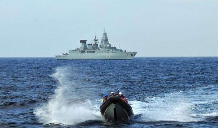 Biên đội hộ tống tốp thứ 16 Trung Quốc tiến hành diễn tập chống cướp biển lần đầu tiên với biên đội 465 của EU