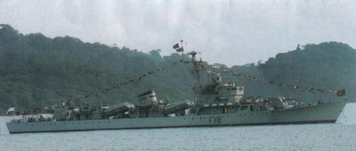Tàu hộ vệ Othman F18 Hải quân Bangladesh