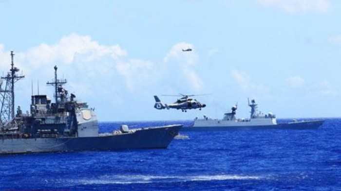 Ngày 9 tháng 9 năm 2013, Hải quân Mỹ-Trung Quốc tiến hành diễn tập tìm kiếm cứu nan lập thể liên hợp