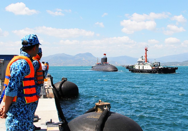 Ngày 31 tháng 1 năm 2015, tàu ngầm Hải Phòng HQ 184 vào quân cảng Cam Ranh. Những hình ảnh này được báo chí TQ lấy từ báo chí VN