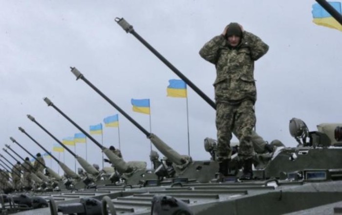 Xe chiến đấu bộ binh BMP-2 bàn giao cho Quân đội Ukraine (nguồn mạng sina TQ)