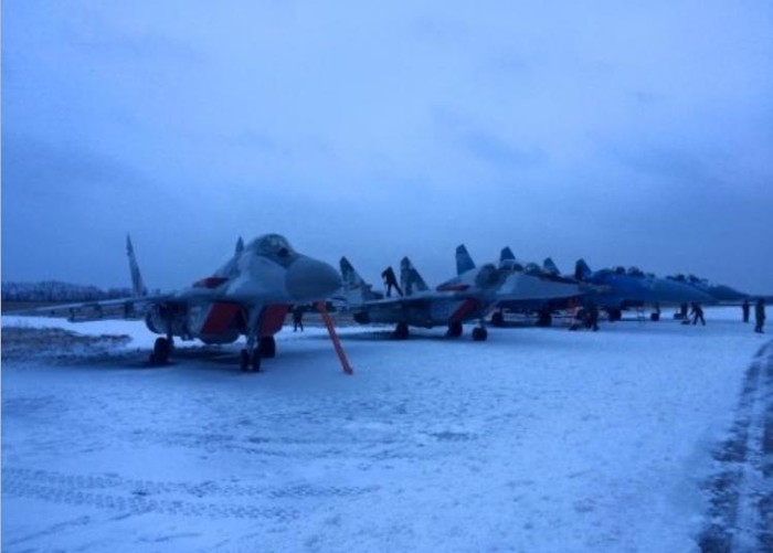 Máy bay chiến đấu Su-27 và MiG-29 mới được bàn giao của Ukraine (nguồn mạng sina TQ)