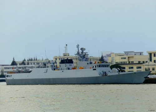 Một chiếc tàu hộ vệ hạng nhẹ Type 056 đậu tại quân cảng Tam Á, đảo Hải Nam, Trung Quốc