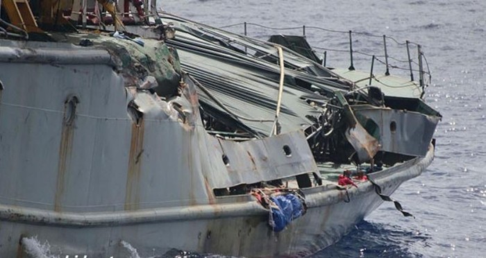 Vụ giàn khoan Hải Dương Thạch Du 981 năm 2014: Tàu kiểm ngư KN 951 Việt Nam sau một cú đâm húc như trâu bò của tàu Trung Quốc.