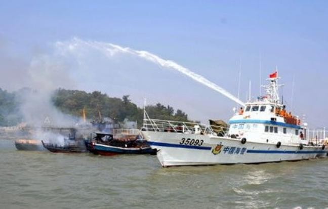 Tàu cảnh sát biển TQ số hiệu 35093 tấn công tàu cá Philippines tại bãi cạn Scarborough ngày 27 tháng 1 năm 2014