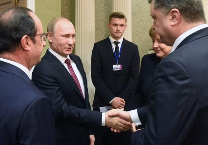Tổng thống Nga Vladimir Putin và Tổng thống Ukraine Petro Poroshenko tại Hội nghị 4 bên ở Minsk, Belarus. Các bên đã đạt thỏa thuận ngừng bắn