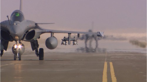 Ngày 19 tháng 9 năm 2014, máy bay chiến đấu Rafale Pháp cất cánh đến Baghdad giúp Iraq tấn công ISIS (nguồn mạng sina TQ)