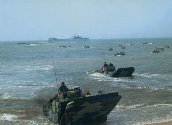 Hải quân đánh bộ Trung Quốc tổ chức tập trận đột kích trên biển (ảnh tư liệu)