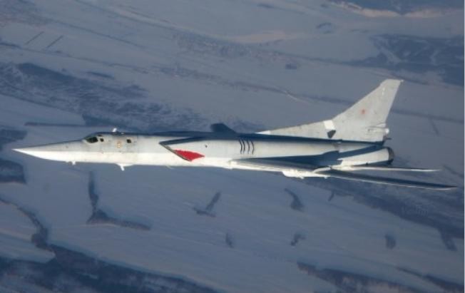 Máy bay ném bom siêu âm Tu-22M3 Nga (nguồn mạng sina TQ)