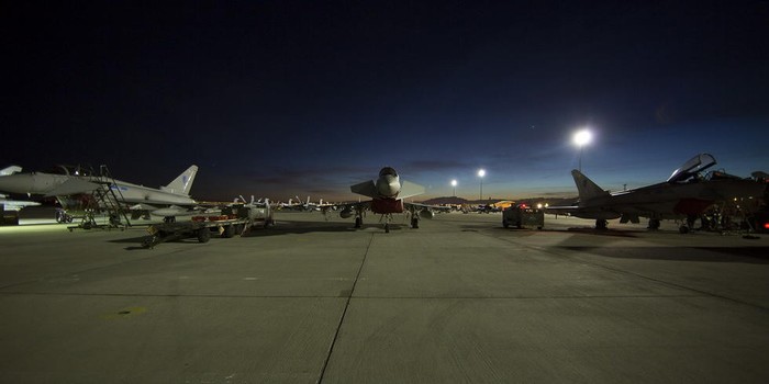 Căn cứ Nellis Không quân Mỹ về đêm