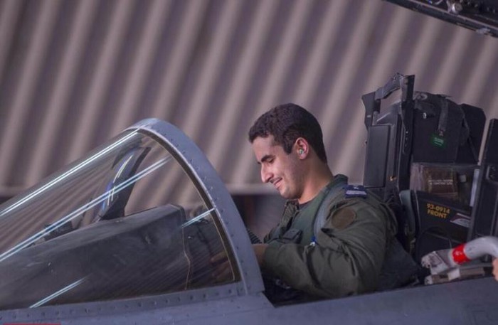 Con trai Thái tử Saudi Arabia là thân vương Khalid làm phi công tấn công thế lực IS