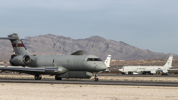 Máy bay giám sát mặt đất Sentinel R.1 của Không quân Anh và máy bay E-8 Joint Stars của Không quân Mỹ