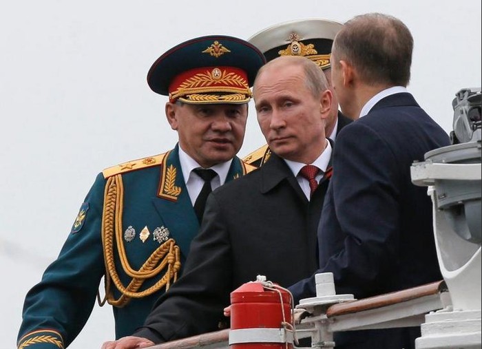 Ngày 9 tháng 5 năm 2014, Tổng thống Nga Vladimir Putin đến thành phố cảng Sevastopol của Crimea để kiểm duyệt Hạm đội Biển Đen đóng tại đây (ảnh tư liệu)