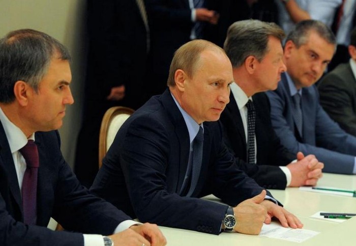 Tổng thống Nga Vladimir Putin và lãnh đạo Crimea tại một hội nghị ngày 16 tháng 5 năm 2014 (ảnh tư liệu)