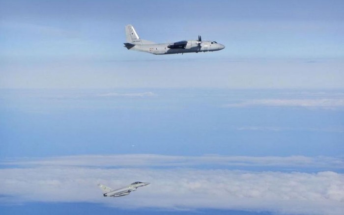 Máy bay vận tải An-26 Nga bay trên vùng trời quốc tế biển Baltic bị máy bay chiến đấu Typhoon Không quân Anh phát hiện