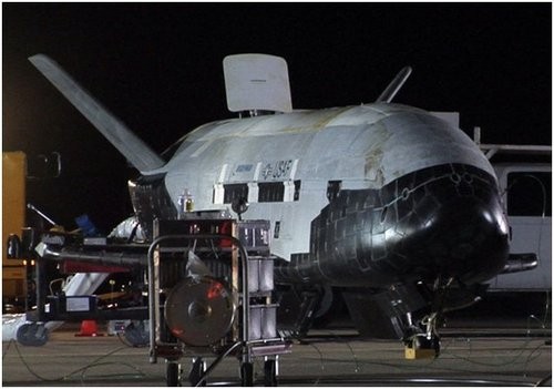 Máy bay không gian không người lái X-37B do Công ty Boeing nghiên cứu chế tạo