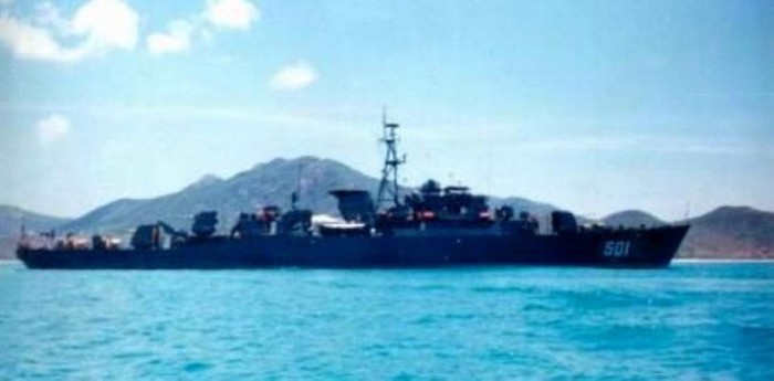Tàu hộ vệ hỏa pháo Hạ Quan số hiệu 501 của Hạm đội Nam Hải, Hải quân Trung Quốc từng tham gia cuộc chiến tranh xâm lược do Trung Quốc tiến hành ở quần đảo Hoàng Sa của Việt Nam (nguồn mạng sina TQ)