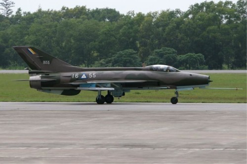 Không quân Myanmar có khoảng 24 máy bay chiến đấu J-7M và 6 máy bay JJ-7S