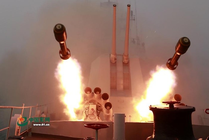 Tháng 3 năm 2015, Hạm đội Nam Hải - Hải quân Trung Quốc tổ chức tập trận ở Biển Đông: Bắn tên lửa (nguồn Tân Hoa xã)