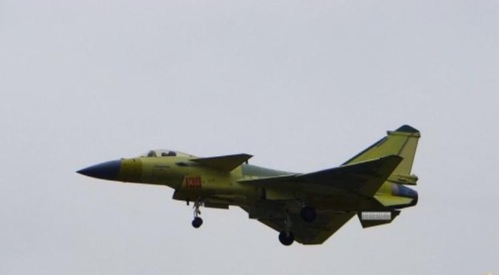 Máy bay chiến đấu J-10B phiên bản sản xuất hàng loạt mới nhất, đánh số 130 (nguồn mạng sina TQ)