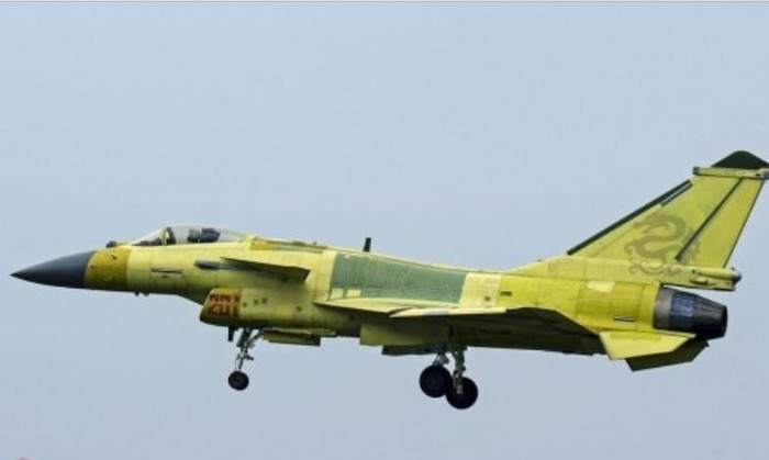 Máy bay chiến đấu J-10B phiên bản sản xuất hàng loạt Trung Quốc với các số hiệu lần lượt là 101, 102, 103, 104, 107, 110, 120, 122, 201 (nguồn mạng sina TQ)