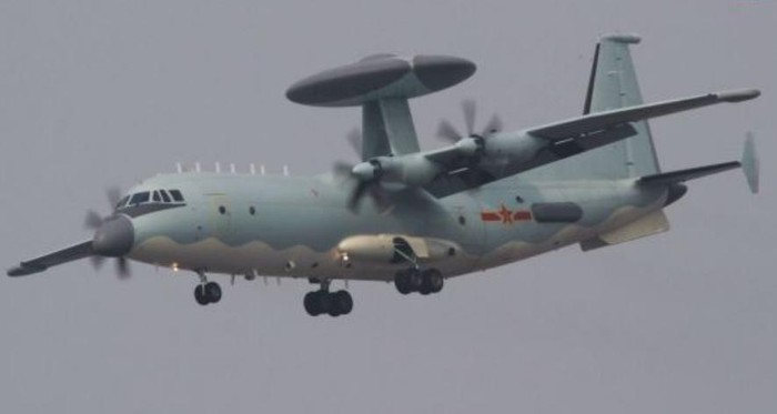 Máy bay cảnh báo sớm KJ-500 Trung Quốc phát triển trên nền tảng máy bay vận tải Y-9 (nguồn mạng sina TQ)