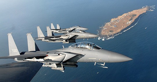 Máy bay chiến đấu F-15K Không quân Hàn Quốc, do Mỹ chế tạo
