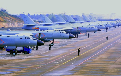 Máy bay ném bom H-6K Trung Quốc (nguồn mạng sina Trung Quốc)